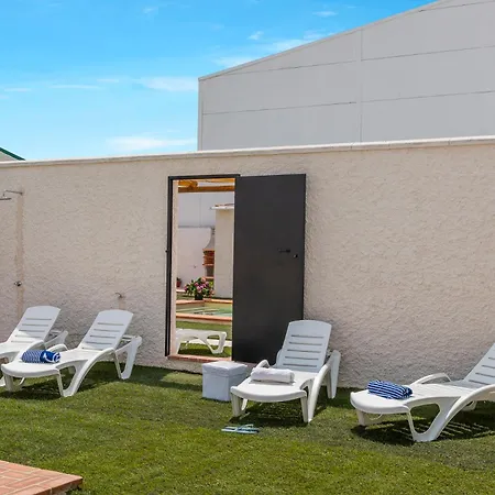 Lola - Lantejuela Holiday home *