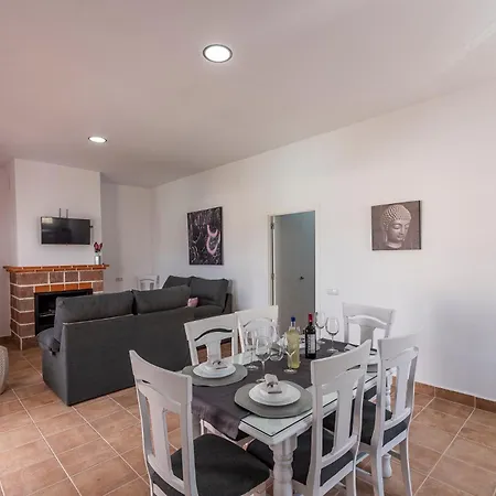Holiday home Lola - Lantejuela